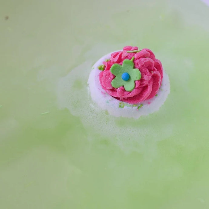 Apple & Raspberry Swirl Bath bomb