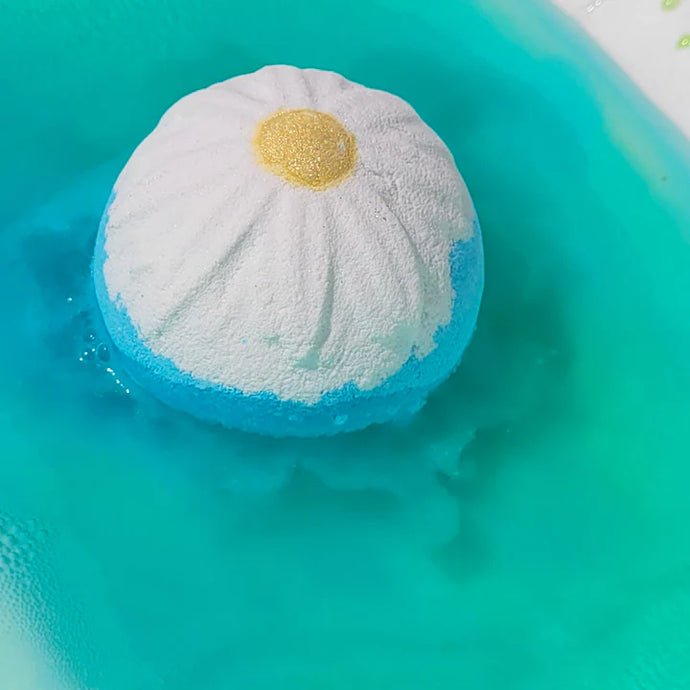 Daisy Chain Vegan Bath bomb RAW