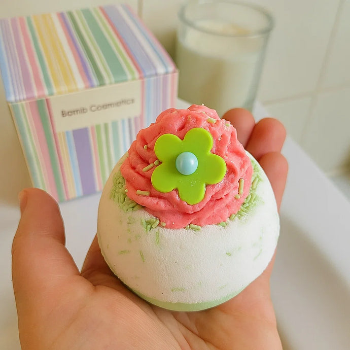 Apple & Raspberry Swirl Bath bomb